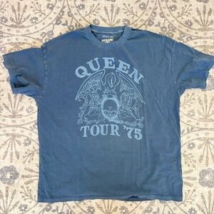 AE Queen Graphic T-Shirt